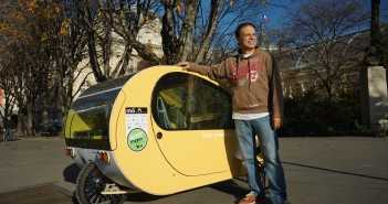 Málaga-Madrid en coche solar Chomón con el Mö en París, donde fue presentado.