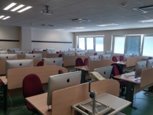 Sala de informática en la Escuela Politécnica Superior de Jaén.