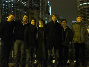 La investigadora Leticia Gallardo junto a sus compañeros de trabajo en Chicago durante un viaje para una conferencia.