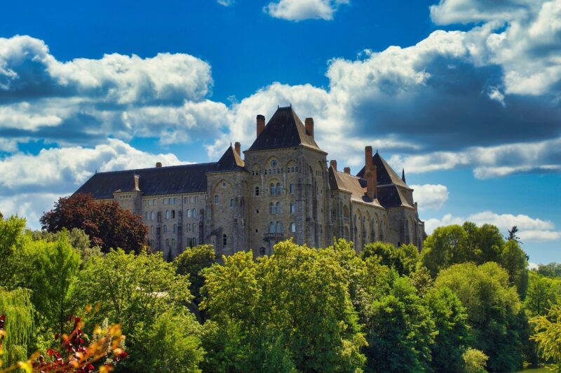 Abadía de San Pedro de Solesmes en Francia. Imagen: Pixabay.