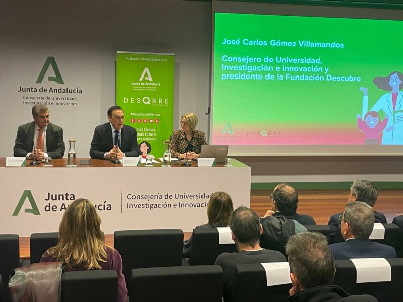 Presentación de los reconocimientos a los colaboradores y colaboradoras extraordinarios de Fundación Descubre.